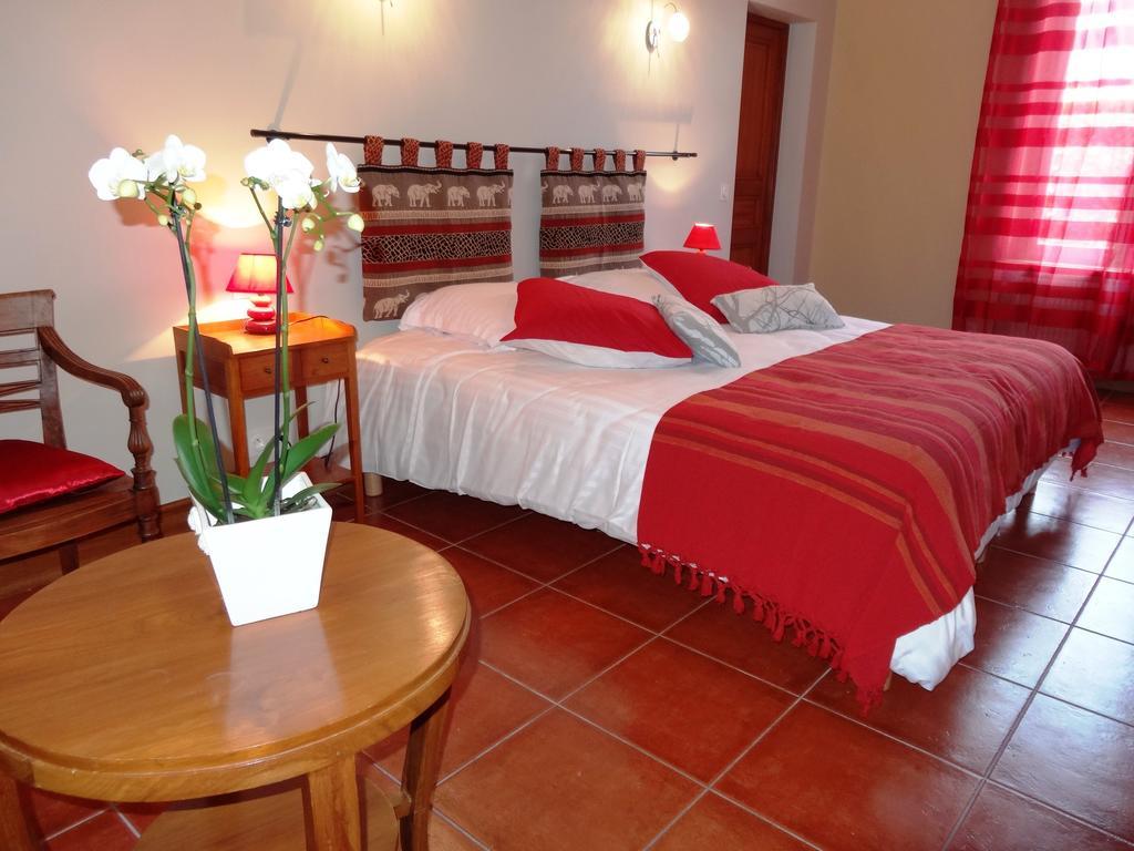 Jardin De Canaan Saint-Julien-de-Chédon Habitación foto